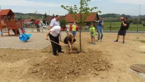 Lipa bo tudi prihodnje rodove spominjala na dan otvoritve